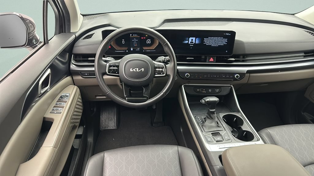Used 2025 Kia Carnival FWD image 11