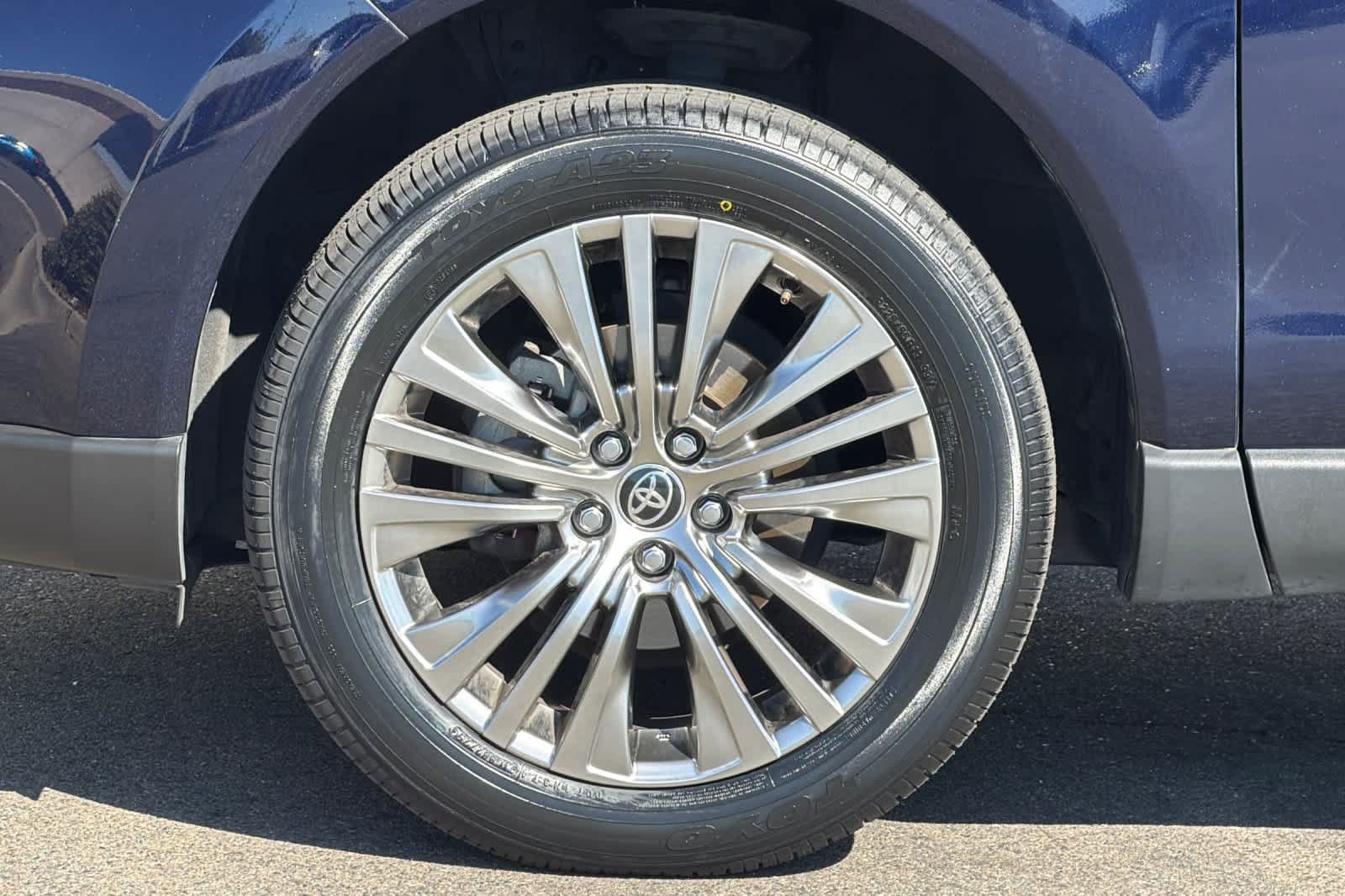 Used 2022 Toyota Venza XLE AWD/4WD image 32