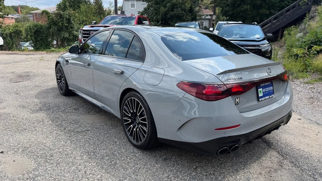 Used 2026 Mercedes-Benz E 53 AMG e 4MATIC Sedan image 4