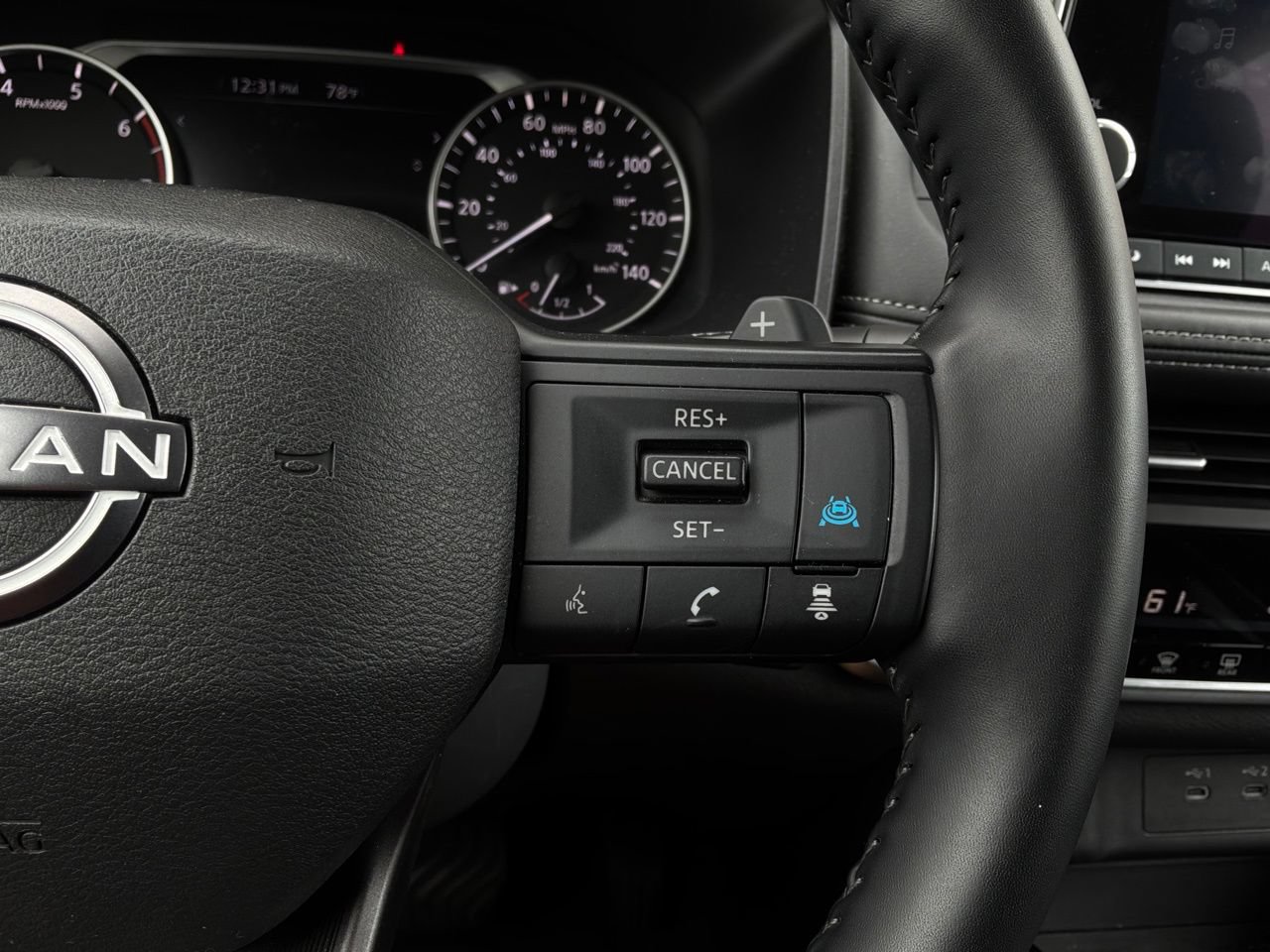 Used 2025 Nissan Rogue SV FWD image 34