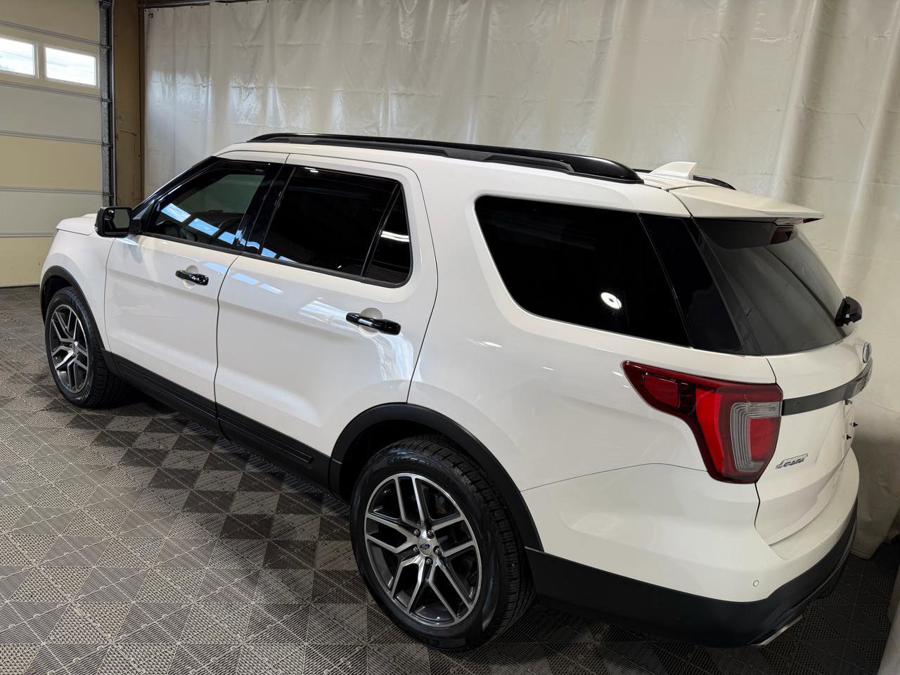Used 2017 Ford Explorer Sport AWD/4WD image 4