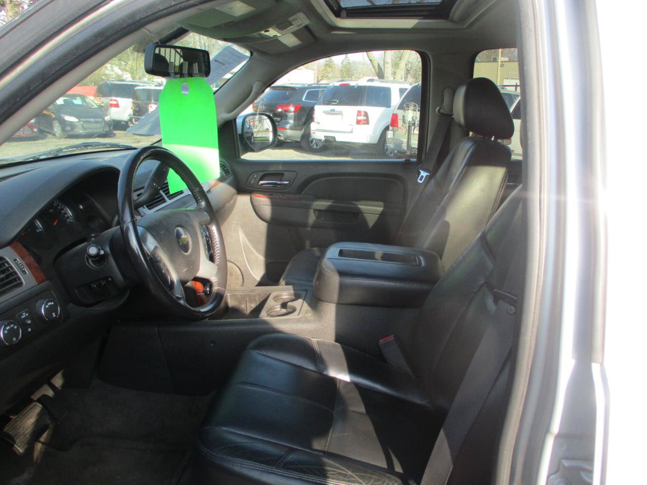 Used 2011 Chevrolet Suburban LT w/ Luxury Package AWD/4WD image 12