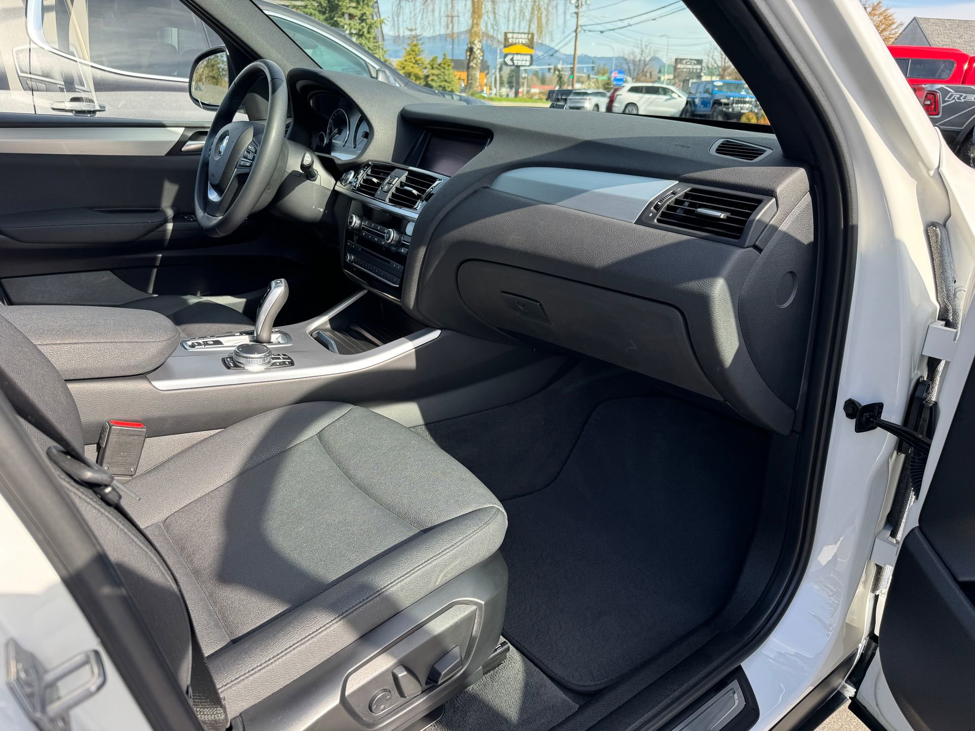 Used 2017 BMW X3 xDrive28i image 13