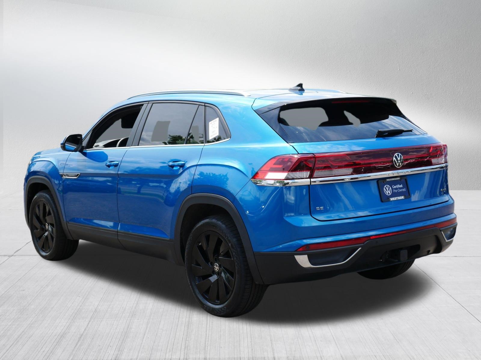 Certified 2024 Volkswagen Atlas Cross Sport SE w/ Panoramic Sunroof Package AWD/4WD image 5