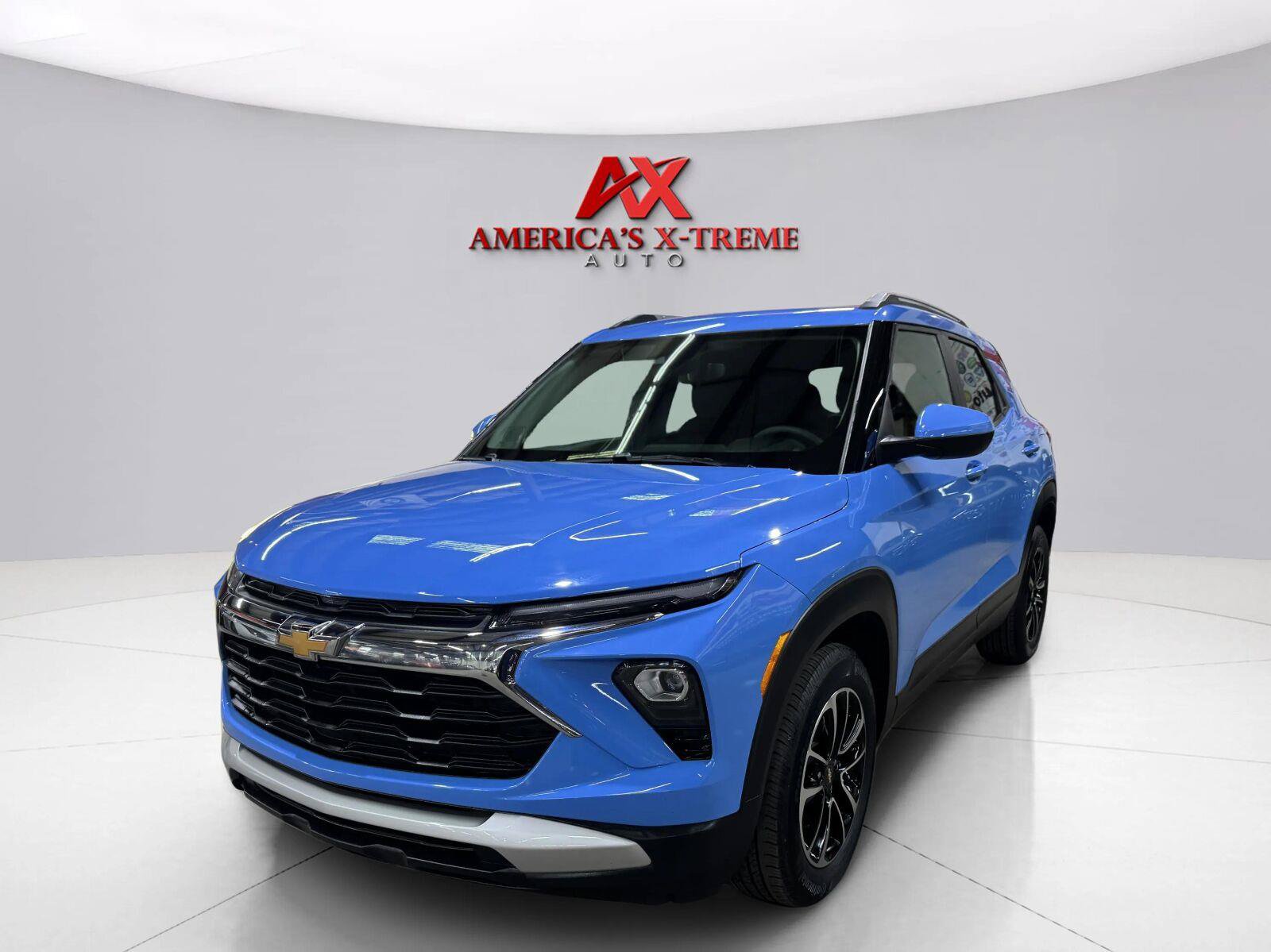 Used 2024 Chevrolet TrailBlazer LT w/ Driver Confidence Package FWD image 2