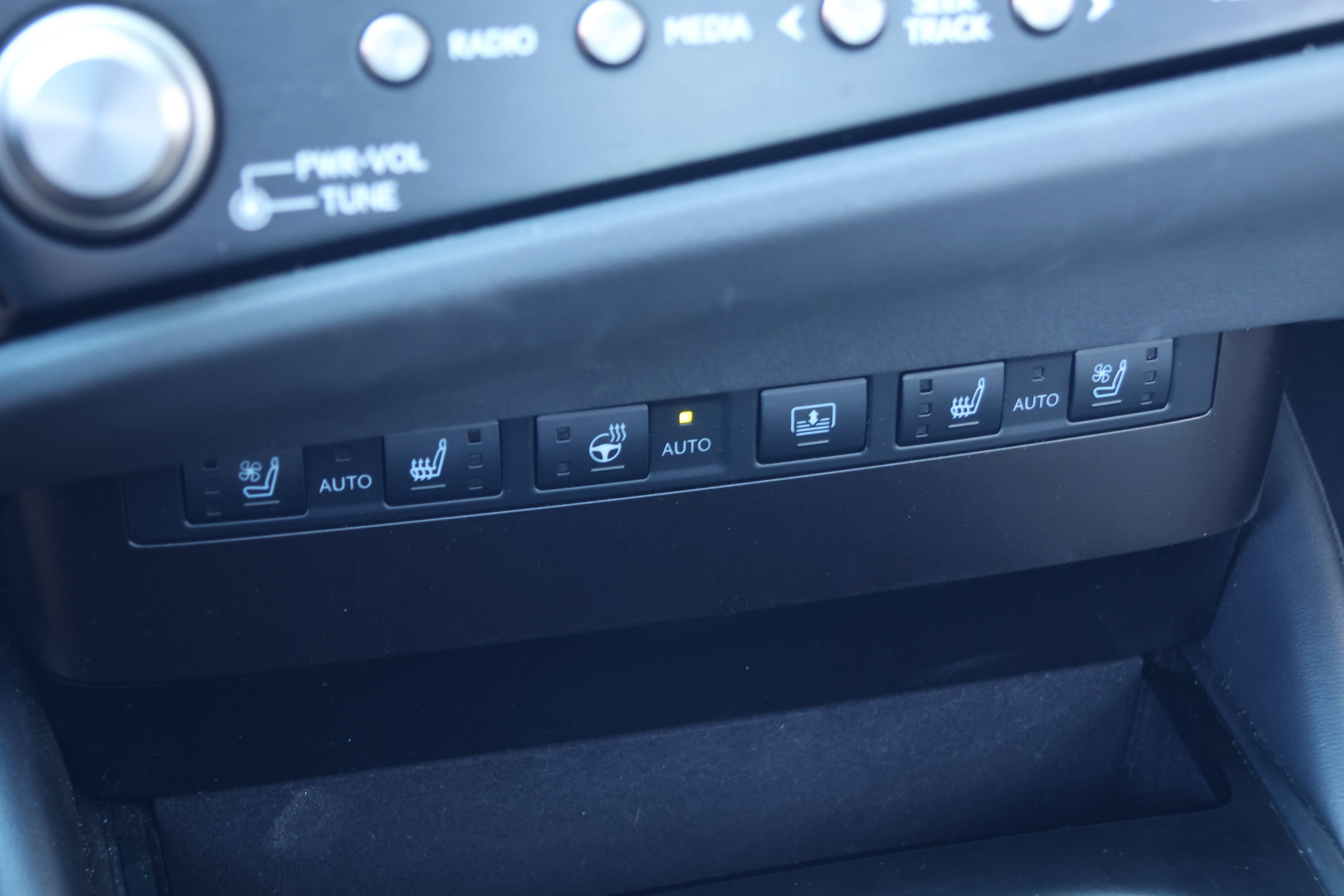 Certified 2025 Lexus ES 350 Ultra Luxury w/ Accessory Package (Z2) FWD image 24