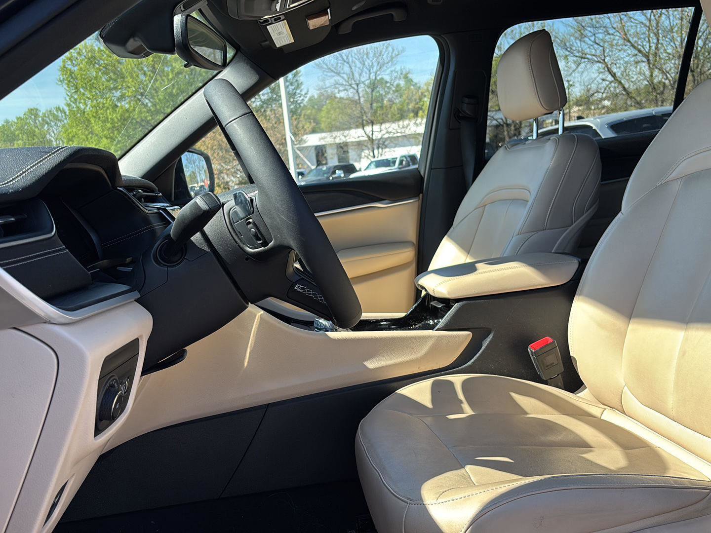 Used 2023 Jeep Grand Cherokee L Limited w/ Trailer Tow Group (B) image 10