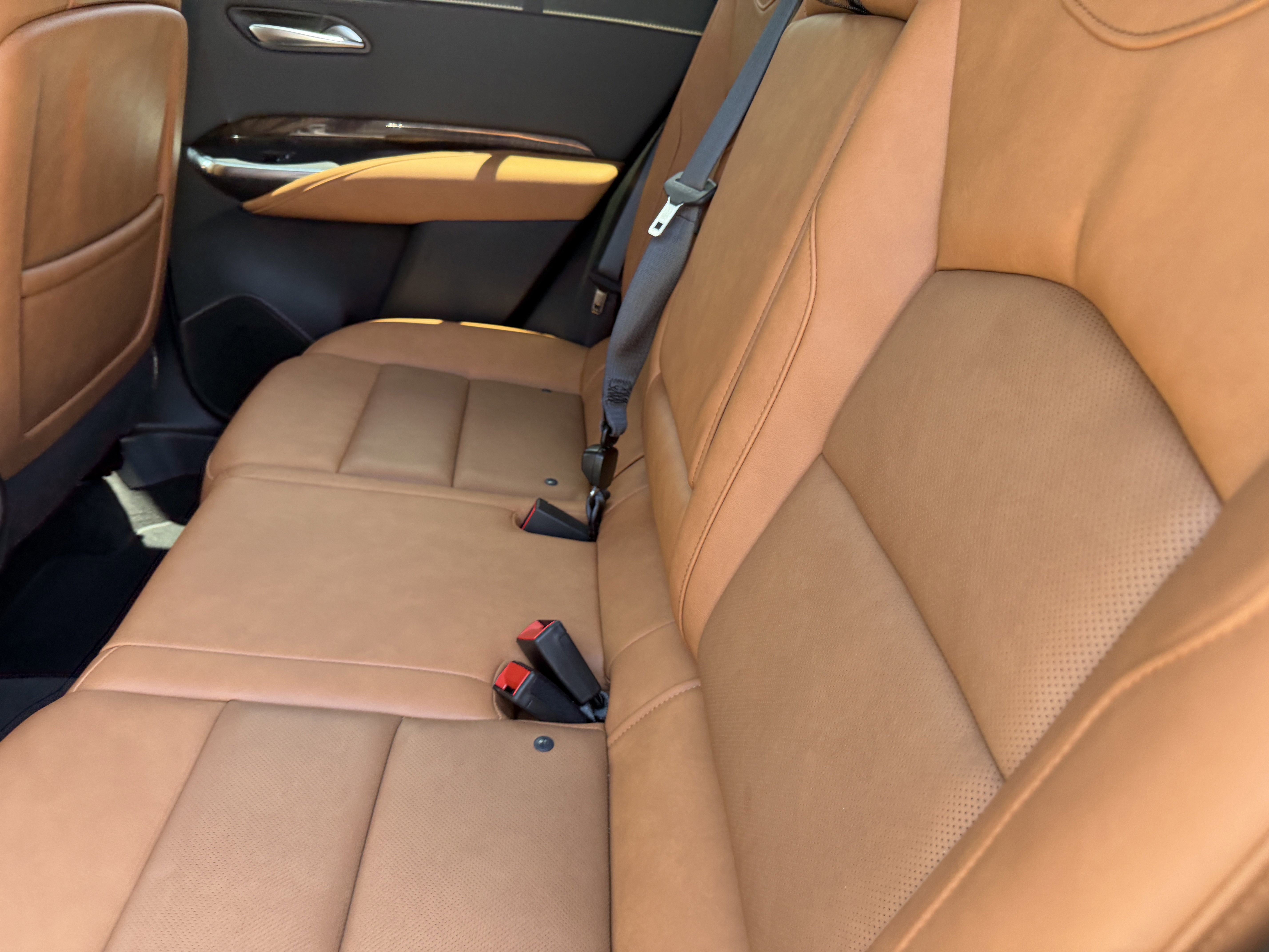 Certified 2023 Cadillac XT4 Premium Luxury w/ Technology Package AWD/4WD image 17