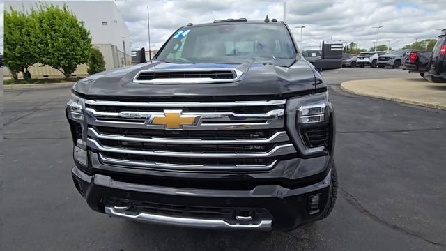 Certified 2024 Chevrolet Silverado 2500 High Country w/ High Country Premium Package image 3
