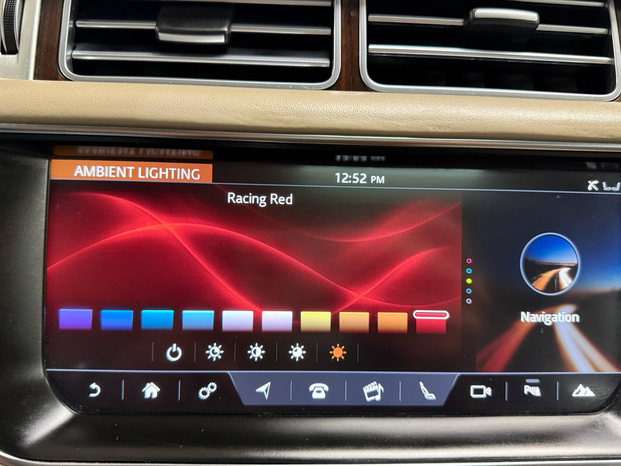 Used 2017 Land Rover Range Rover HSE image 14