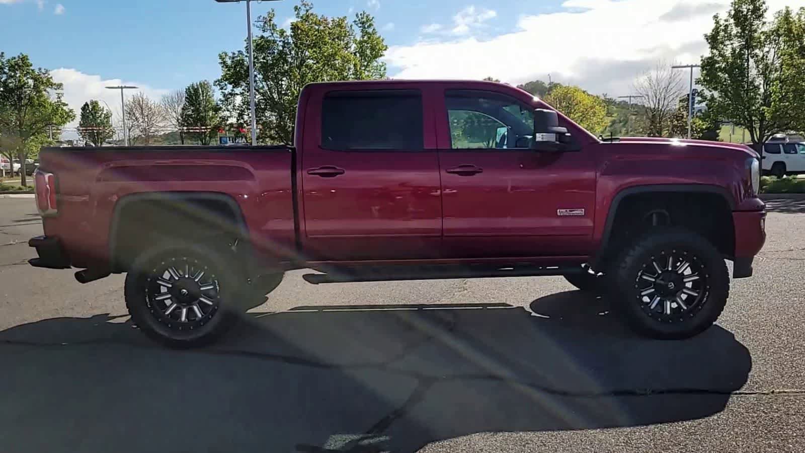 Used 2018 GMC Sierra 1500 SLT w/ All Terrain Package AWD/4WD image 9