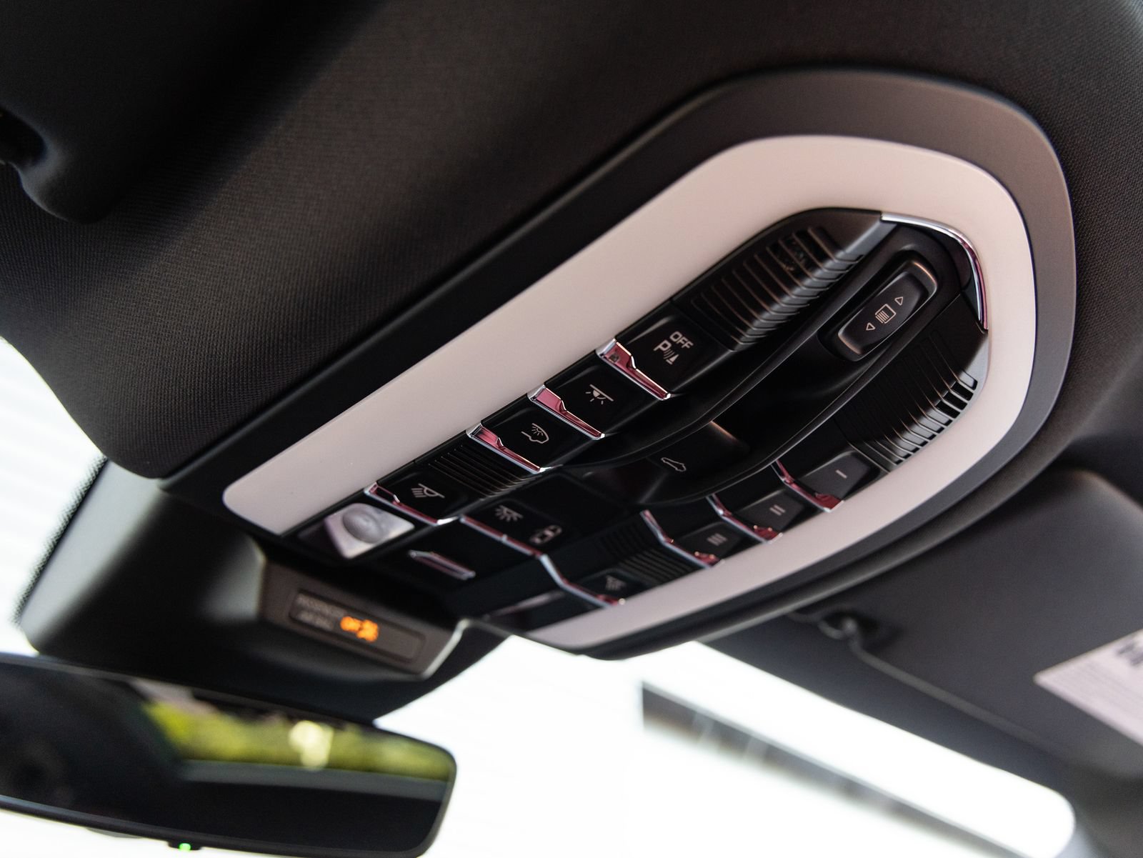 Used 2025 Porsche Macan S AWD/4WD image 20
