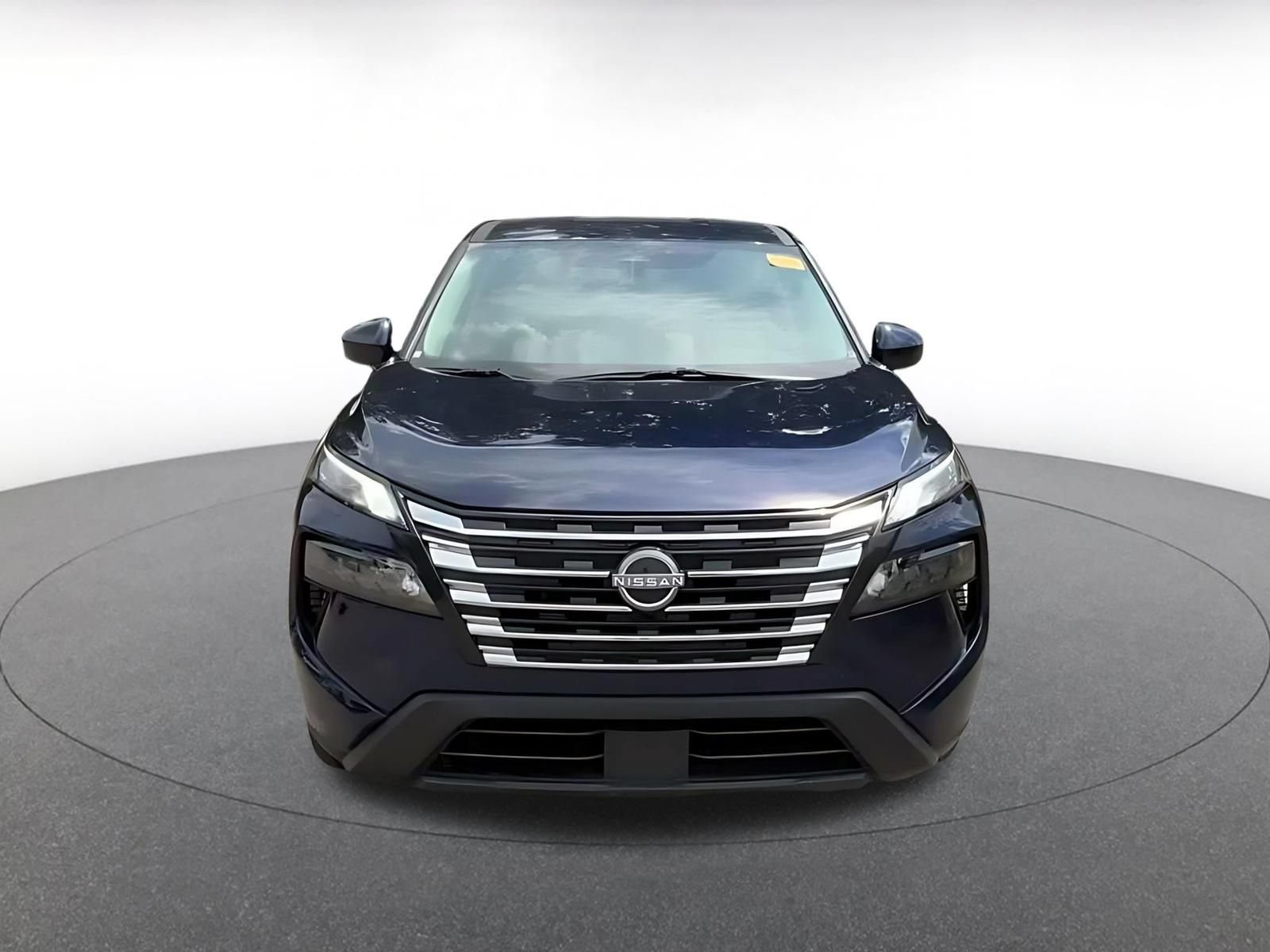 Used 2025 Nissan Rogue SV FWD image 4