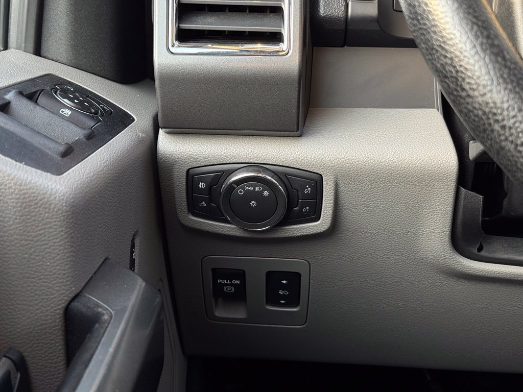 Used 2016 Ford F150 XLT w/ Equipment Group 302A Luxury AWD/4WD image 31