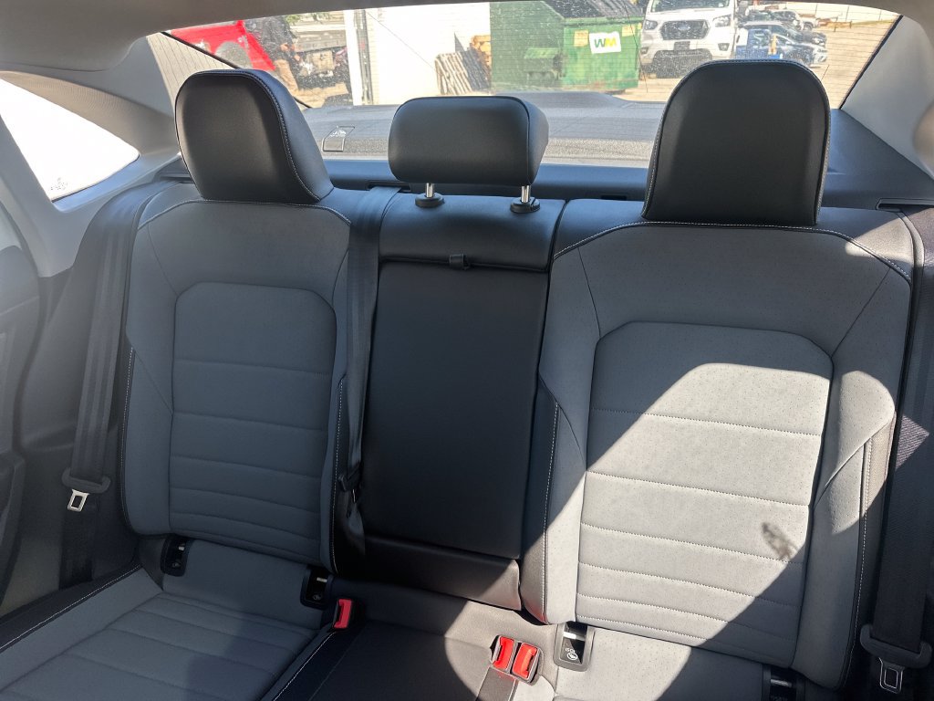 Used 2025 Volkswagen Jetta SE w/ Sunroof Package FWD image 48