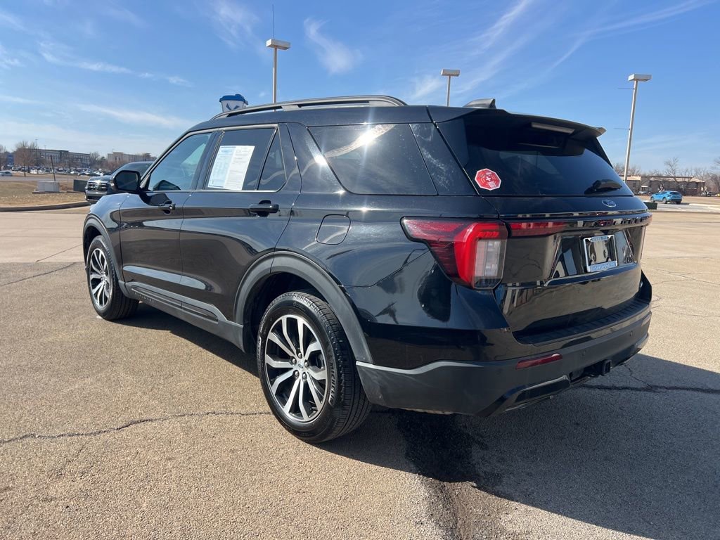 Used 2025 Ford Explorer ST-Line AWD/4WD image 3