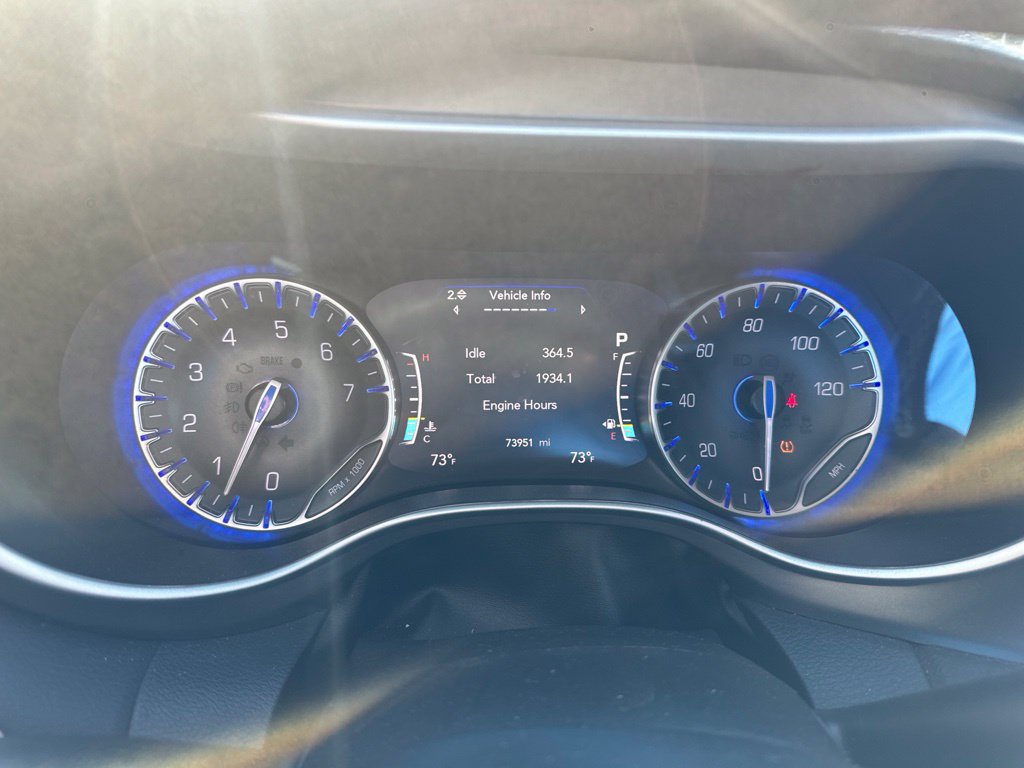 Used 2024 Chrysler Pacifica Touring-L FWD image 14