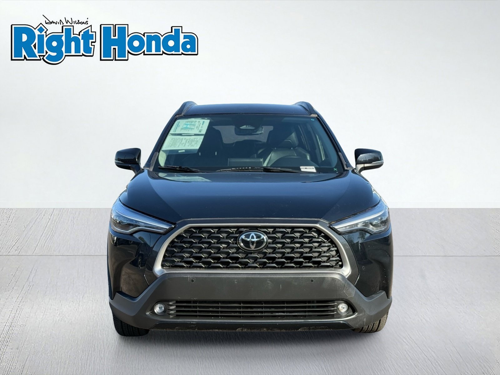 Used 2025 Toyota Corolla Cross XLE FWD image 5