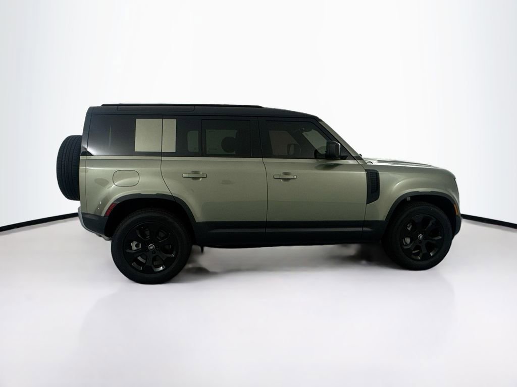Used 2025 Land Rover Defender 110 S image 4