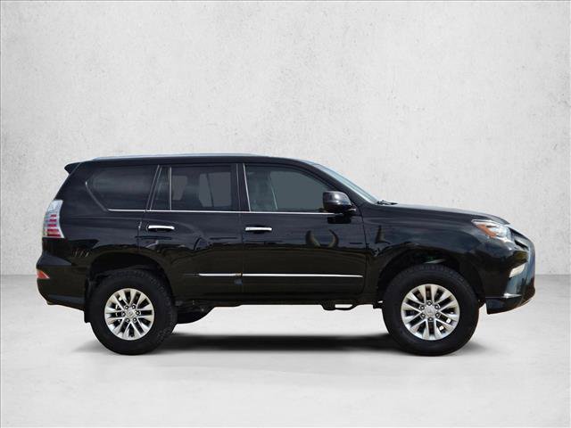 Used 2017 Lexus GX 460 image 4