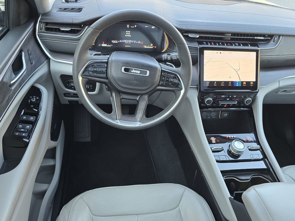 Used 2023 Jeep Grand Cherokee Overland image 6