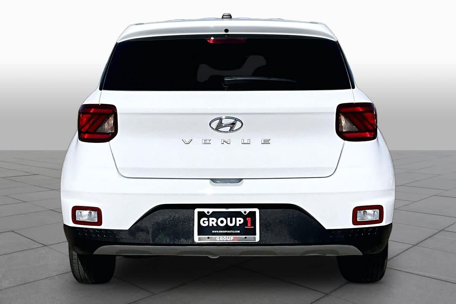 Used 2026 Hyundai Venue SE FWD image 5