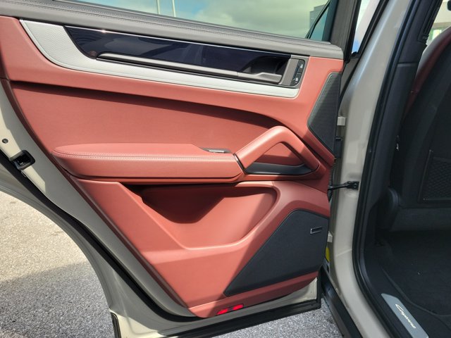 Certified 2025 Porsche Cayenne S AWD/4WD image 21