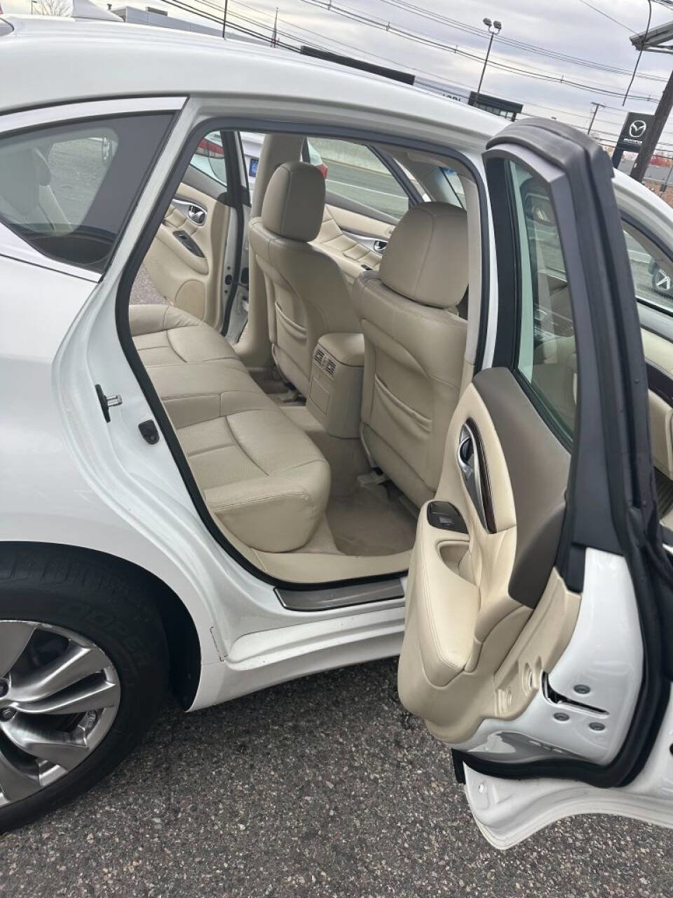 Used 2012 INFINITI M37 x w/ Premium Pkg image 4