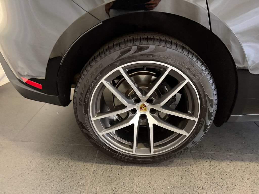 Certified 2026 Porsche Macan AWD/4WD image 12