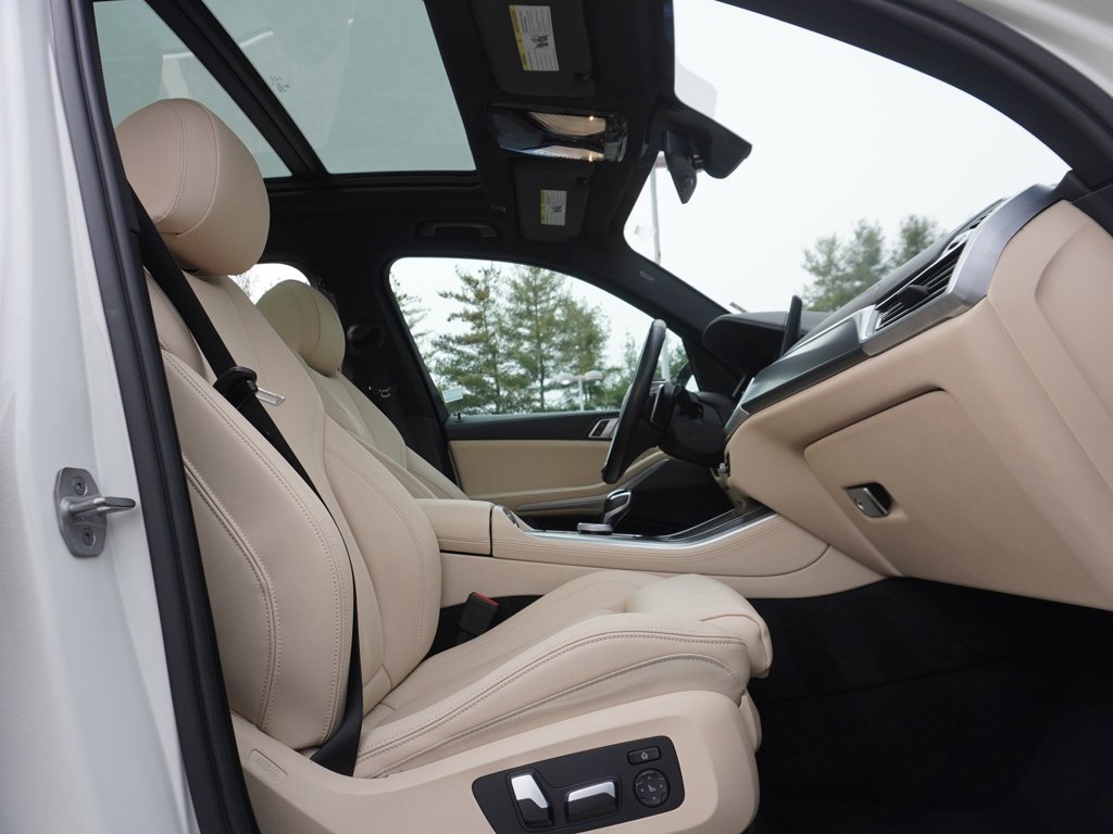 Used 2022 BMW X5 xDrive40i w/ Parking Assistance Package image 34