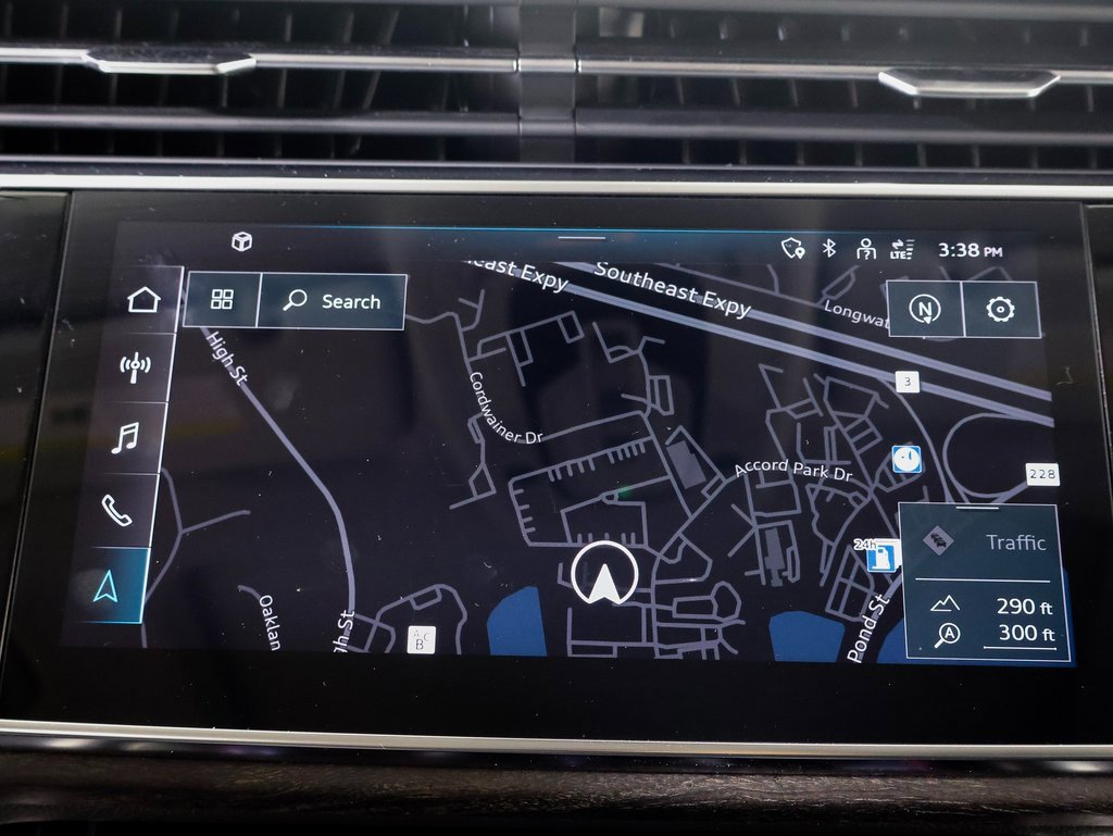 Used 2023 Audi Q8 Premium image 16