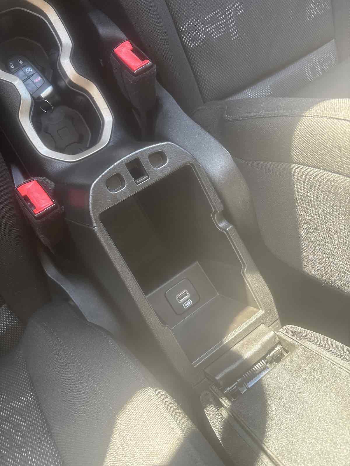 Used 2017 Jeep Renegade Latitude image 21