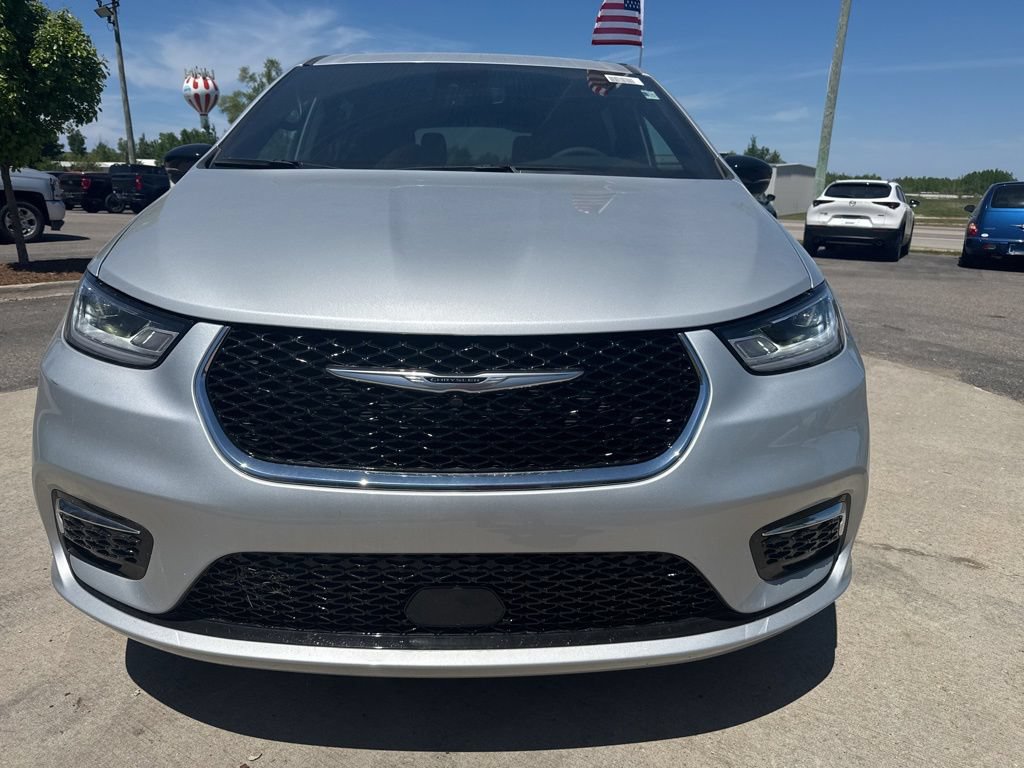 New 2026 Chrysler Pacifica Select AWD/4WD image 2