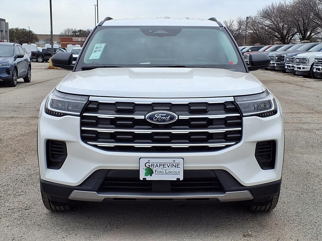New 2026 Ford Explorer Active RWD image 2