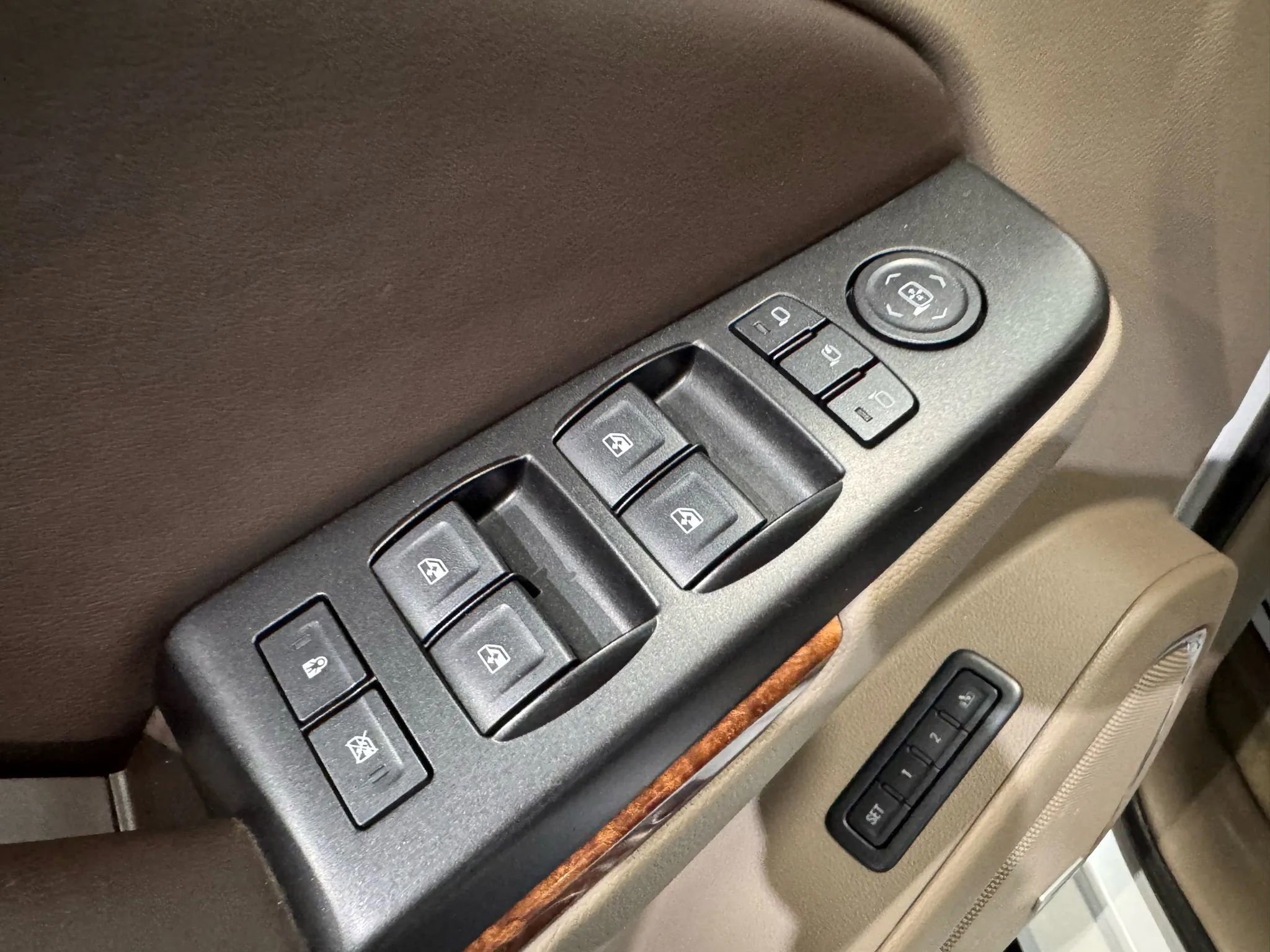 Used 2016 Chevrolet Tahoe LTZ image 30