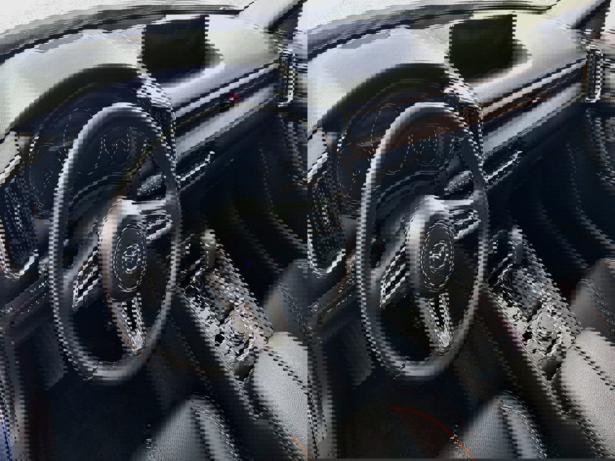 Used 2025 MAZDA CX-50 2.5 Hybrid w/ Premium Plus Pkg image 14