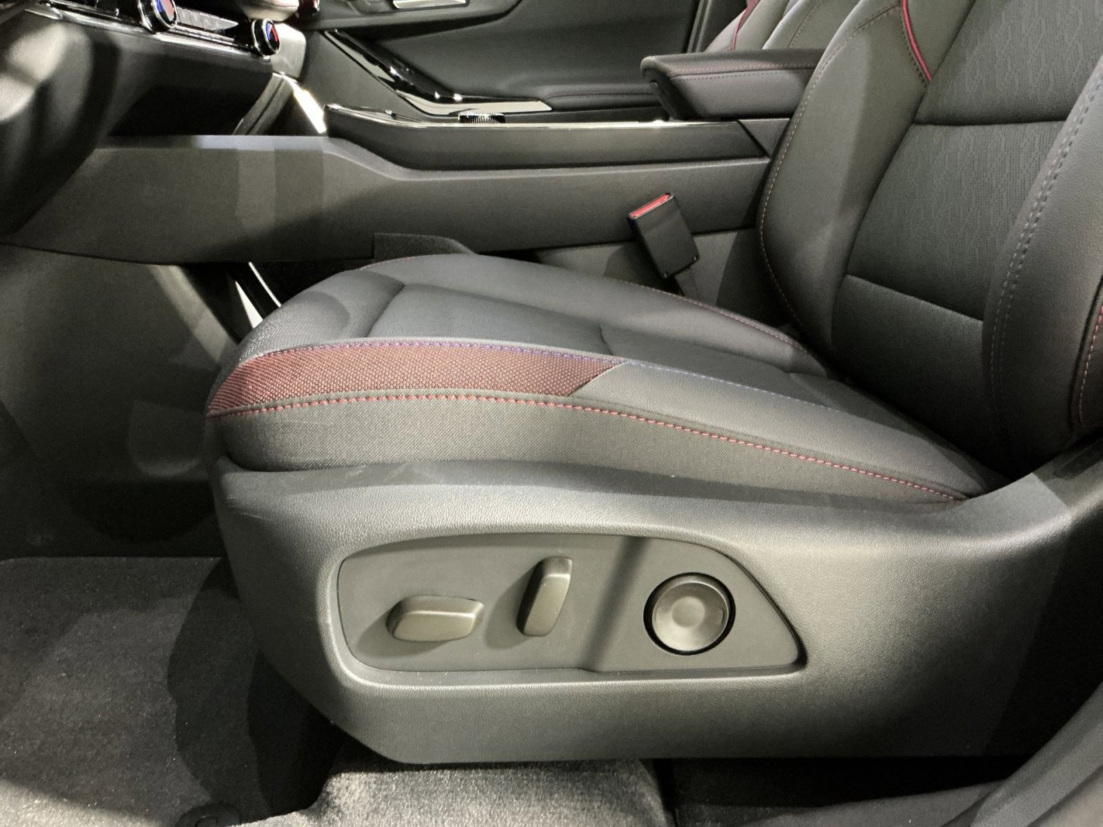 New 2026 Chevrolet Equinox RS w/ Safety and Technology Package FWD image 22