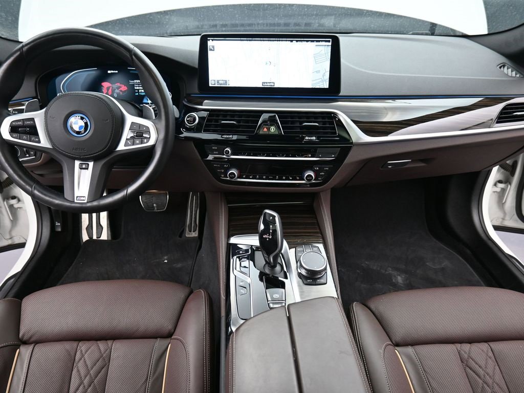 Used 2023 BMW 530e xDrive w/ Premium Package image 13