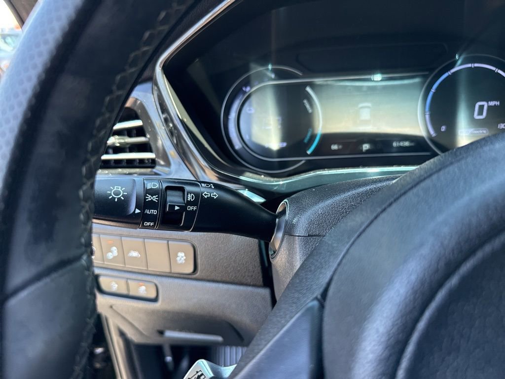 Used 2022 Kia Niro EX image 19