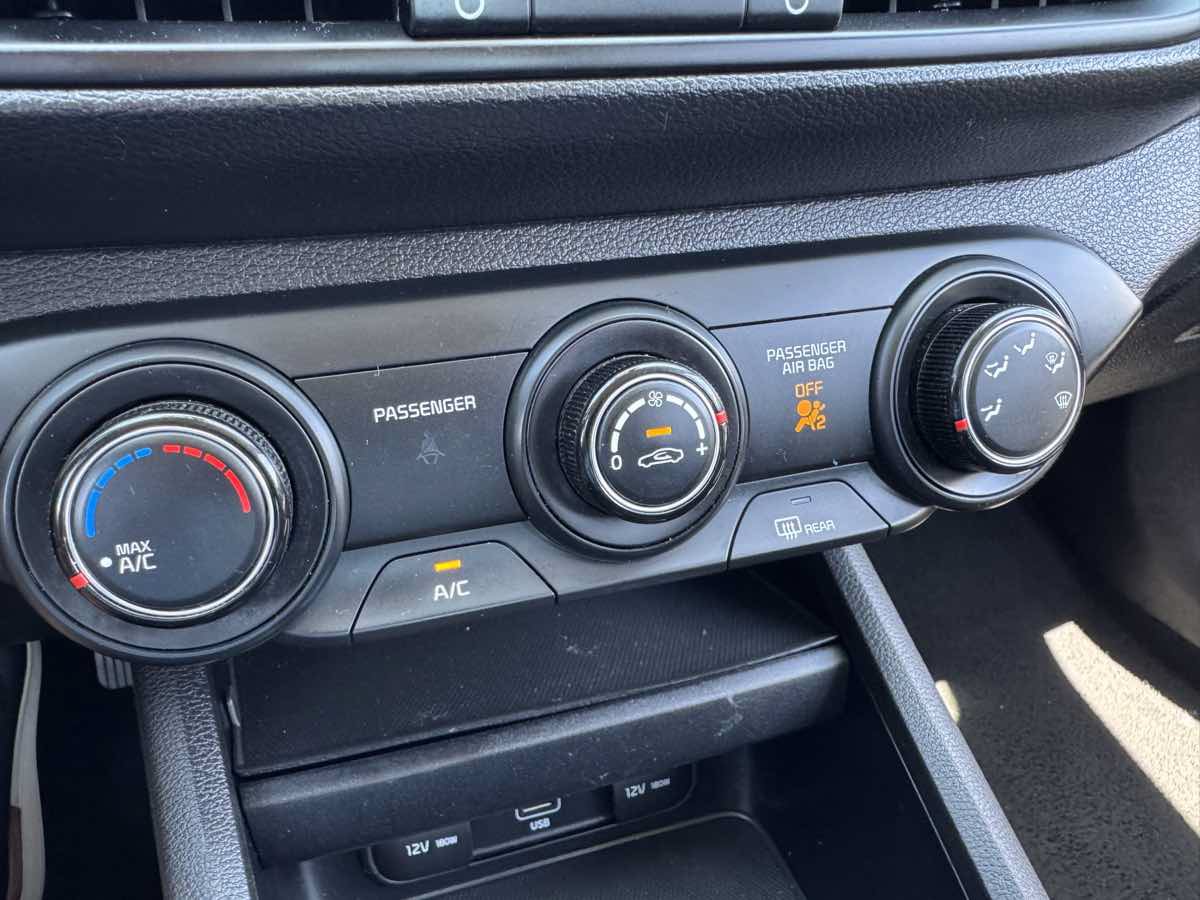 Used 2022 Kia Forte LXS FWD image 29