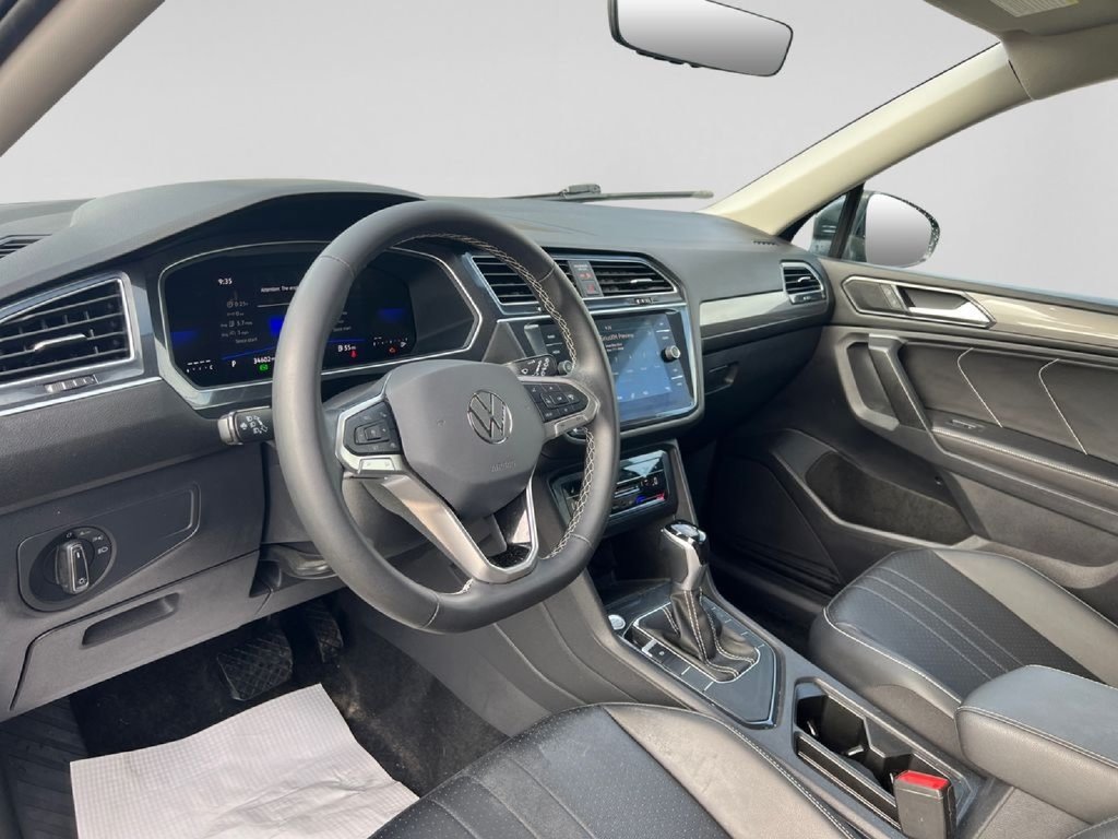 Used 2024 Volkswagen Tiguan SE FWD image 19
