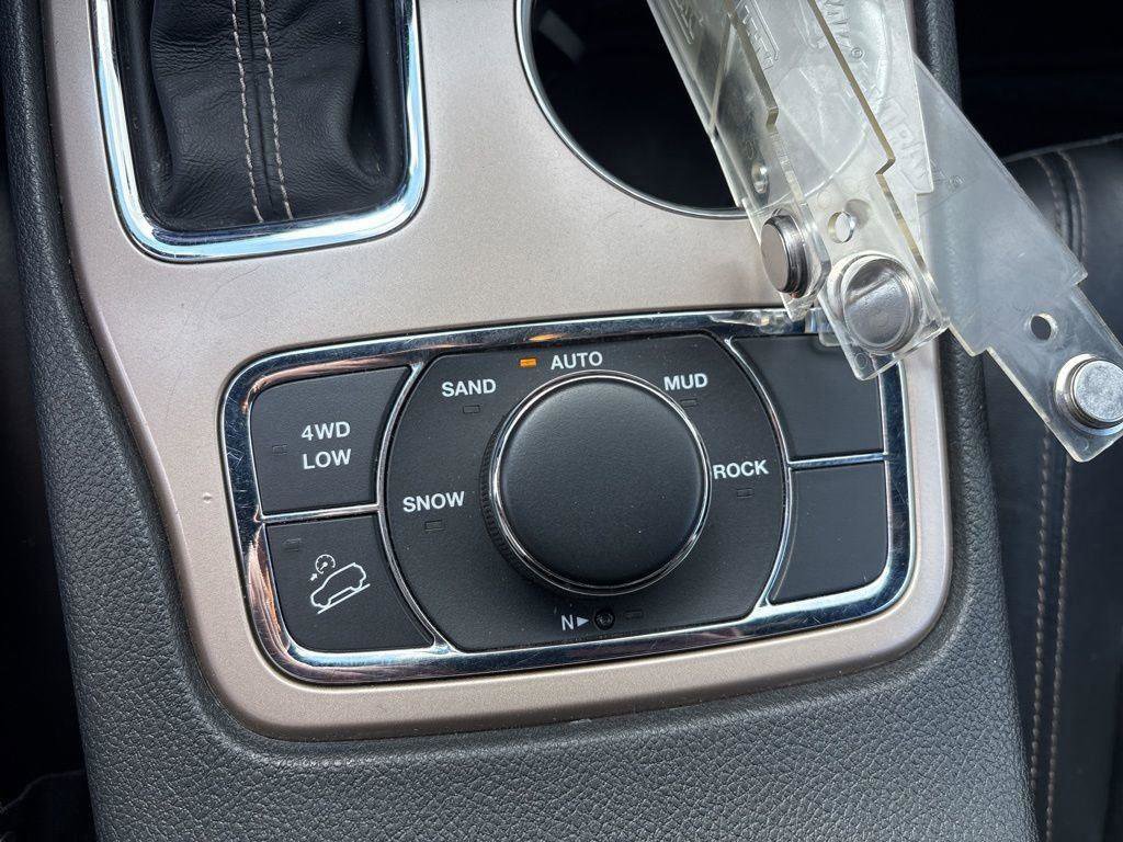 Used 2016 Jeep Grand Cherokee Limited image 25