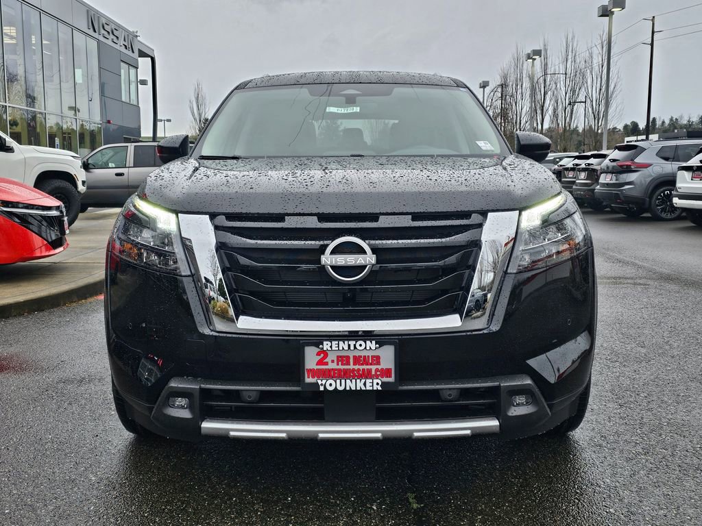 New 2025 Nissan Pathfinder SL image 2