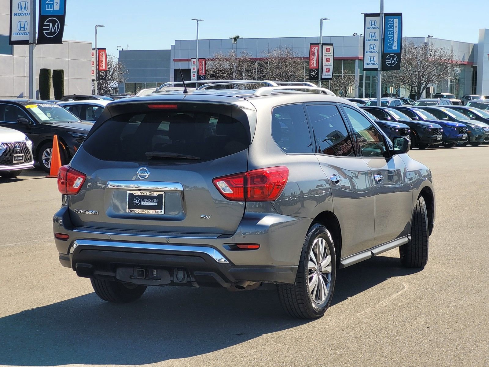 Used 2018 Nissan Pathfinder SV w/ SV Tech Package image 4