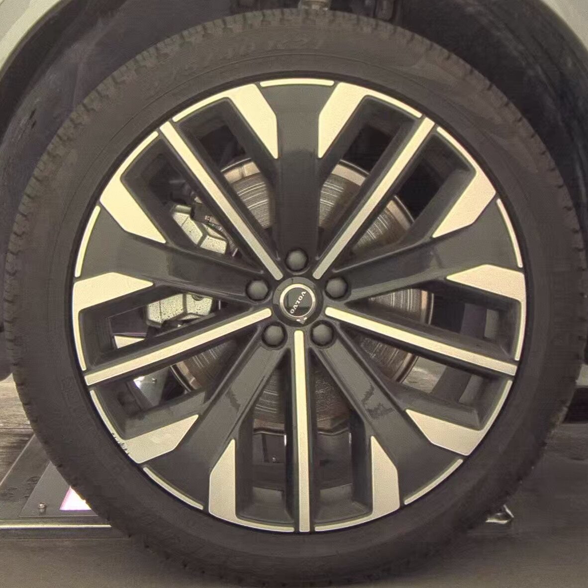 Used 2025 Volvo XC90 B5 Plus AWD/4WD image 26