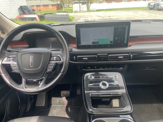 Used 2023 Lincoln Nautilus Reserve AWD/4WD image 3