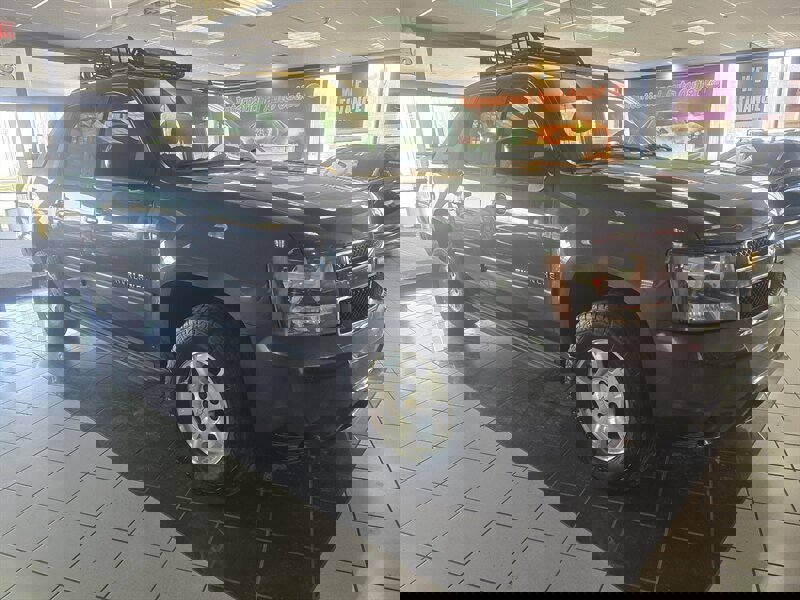 Used 2011 Chevrolet Avalanche LS image 3