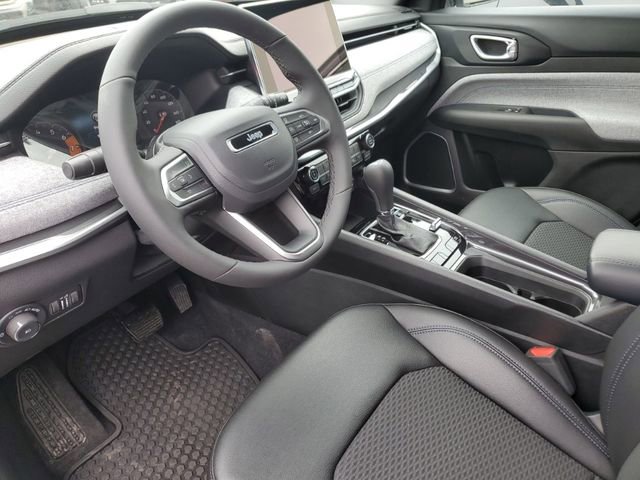Used 2024 Jeep Compass Latitude w/ Convenience Group AWD/4WD image 5