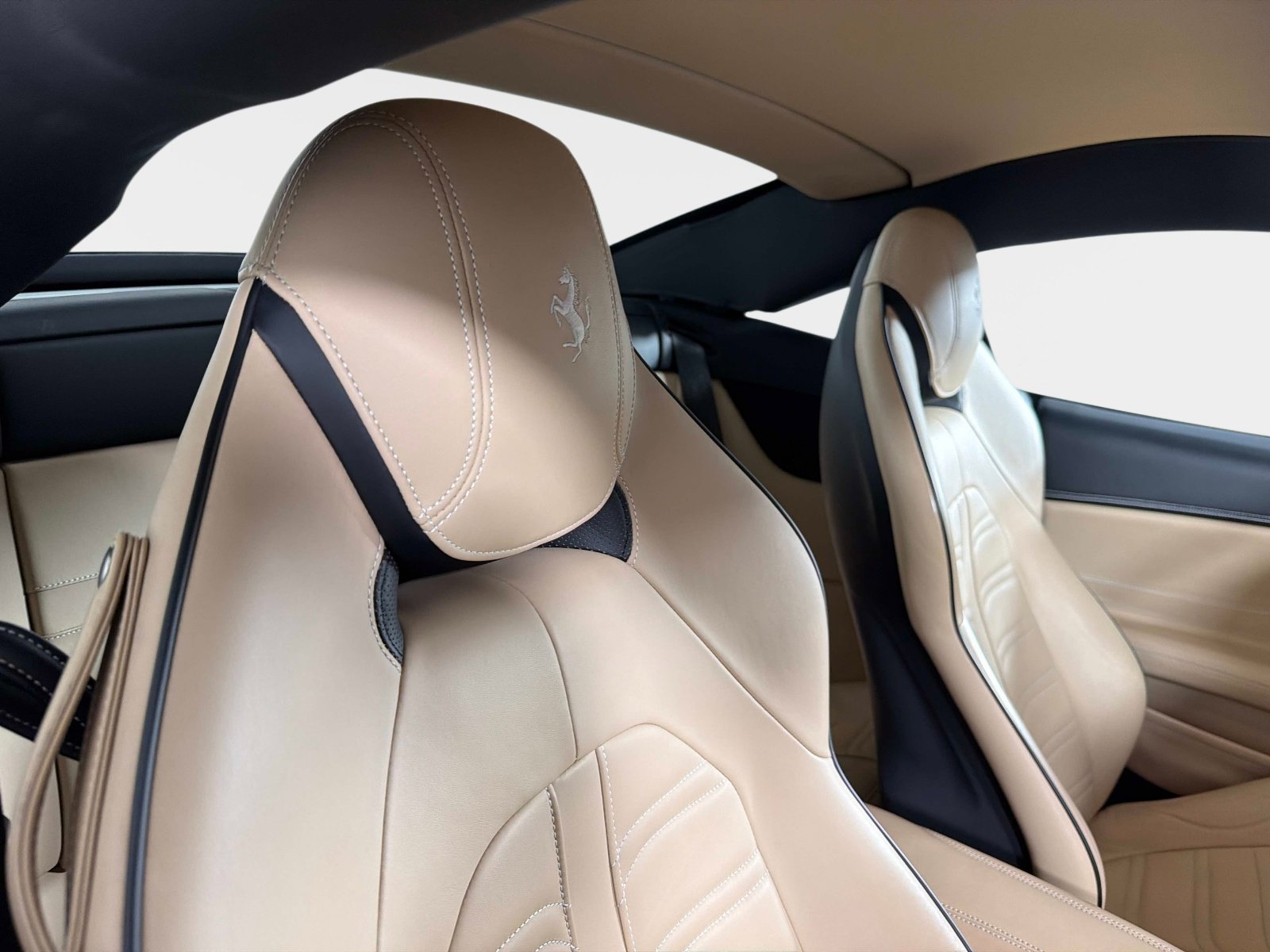 Used 2016 Ferrari California T image 26