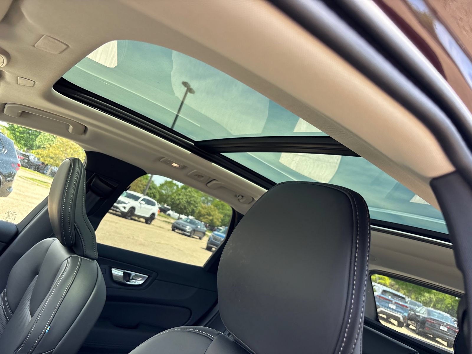 New 2026 Volvo XC60 B5 Ultra w/ Protection Package Premier AWD/4WD image 24